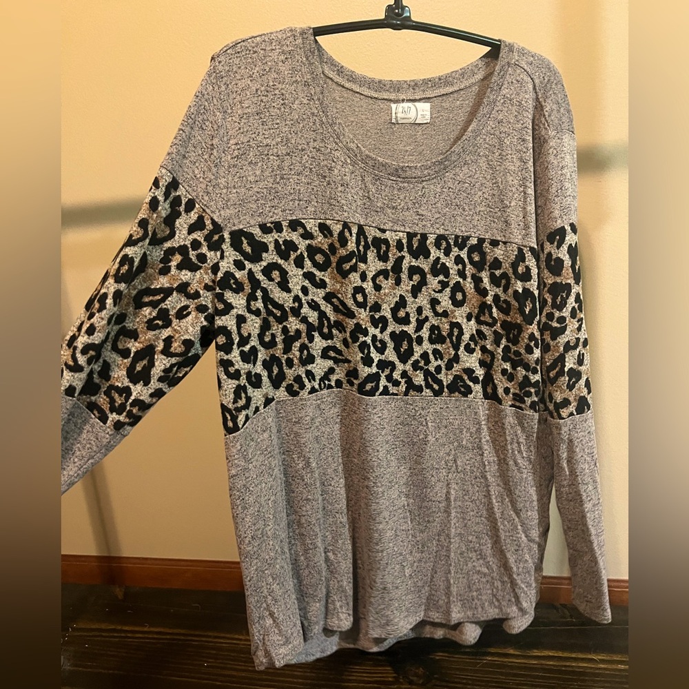 Large Maurice’s long sleeve